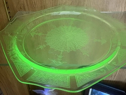 VTG 1930s Uranium Glass Cake Stand Platter Depression Vaseline Glass Princess