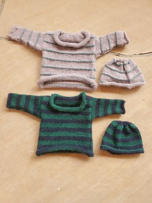 WOOL  2 x Babies Hand Knitted Sweaters, 3-6 months, plus Beanie Hats 