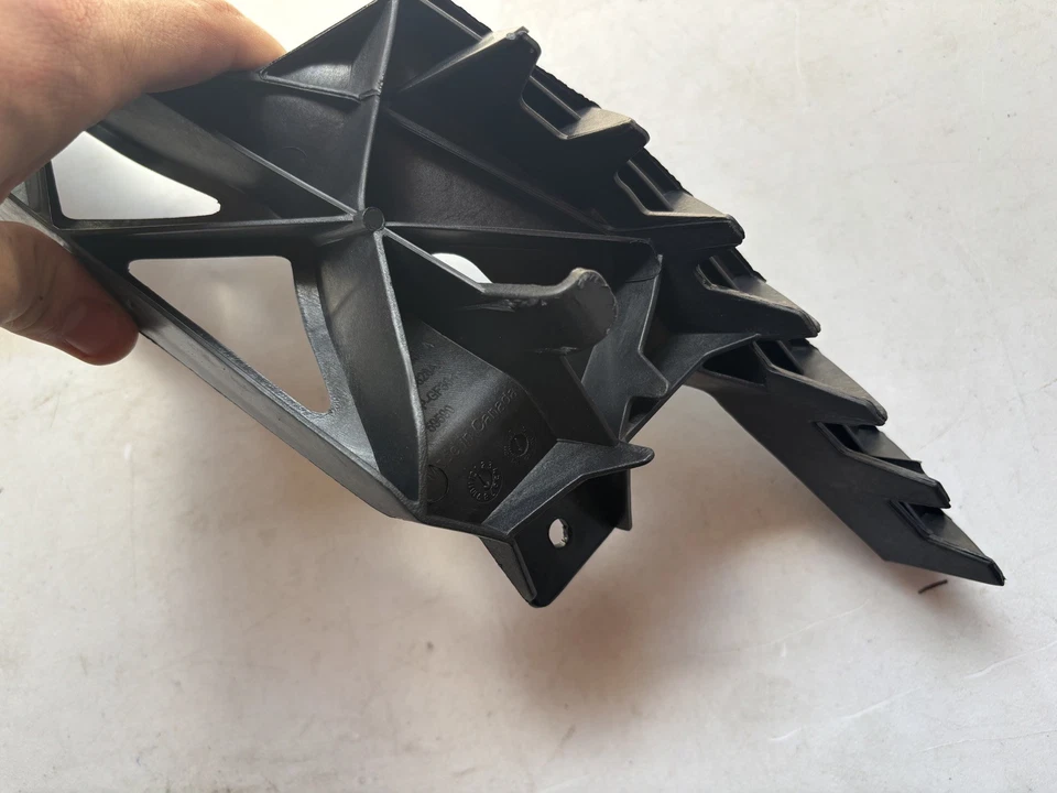 Оригинальный кронштейн для поддержки крыла со стороны пассажира под правую руку для Dodge Caravan 2011–20 годов выпуска 68084828aa - Изображение 4 из 4