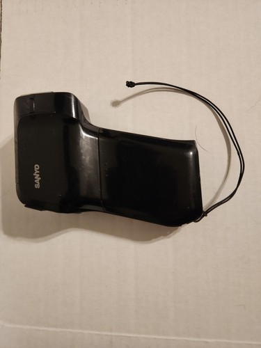Sanyo Xacti -CG10 MPEG-4 HD 10mp Dual Camera Camcorder w/ Charger TESTED WORKS - Picture 2 of 8