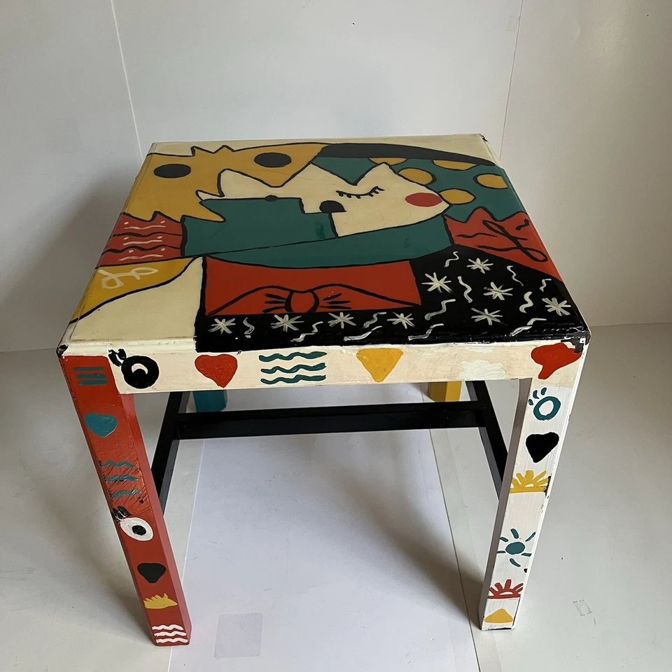 Mesa auxiliar pintada a mano colorida diseño arte popular decoración Foto 4 de 4