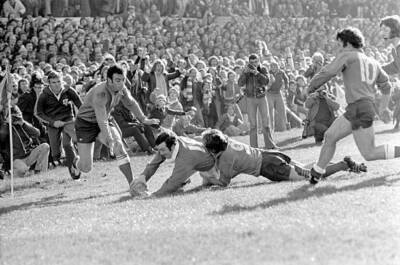 Phil Bennett Touches Down His Teams First Try Despite 1978 OLD RUGBY PHOTO