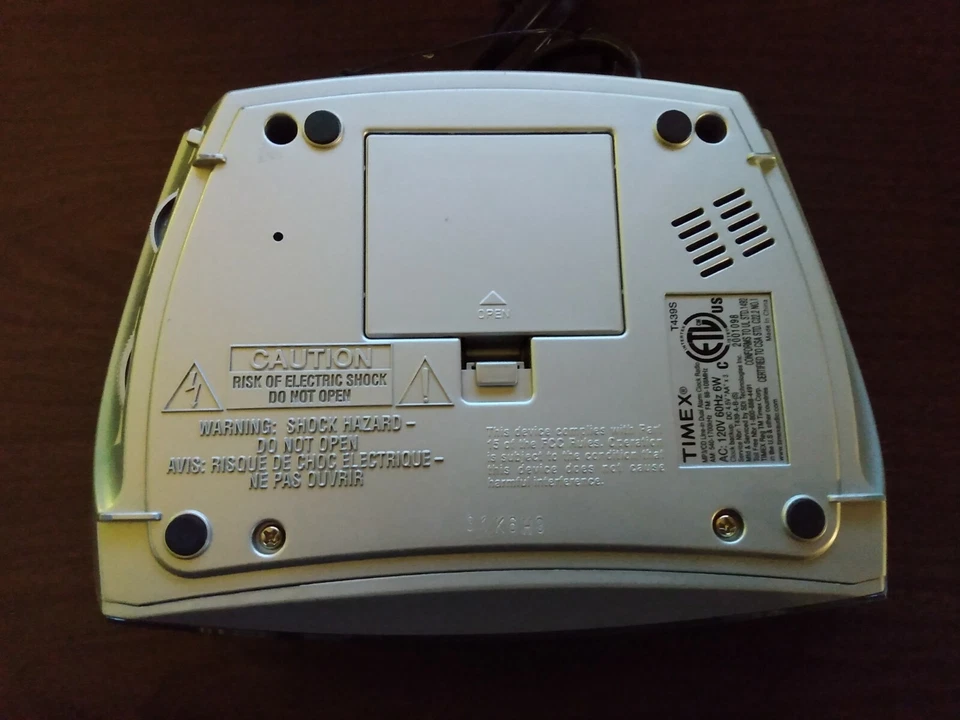 Timex T439S FM/AM Clock Radio, Tested And Fully Functional, Used - Image 3 of 3