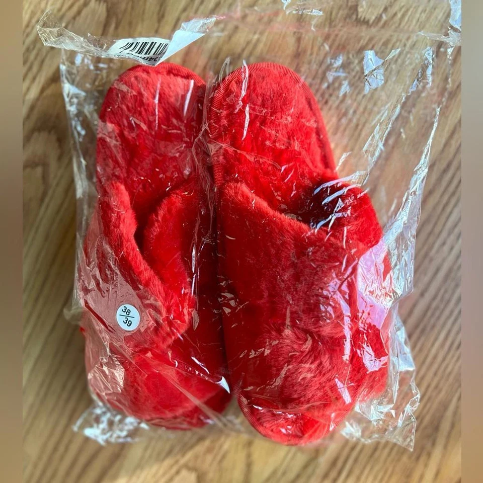 Zapatillas deslizantes rojas difusas Foto 2 de 4