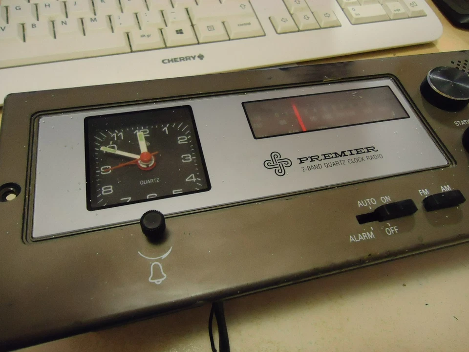 Premier F-212. 2 Band Quartz Clock Radio vintage España - Image 3 of 4