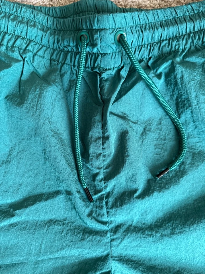 Vintage New GUESS Los Angeles Men's Large Dark Green Nylon Athletic Sport Shorts - Image 3 of 4