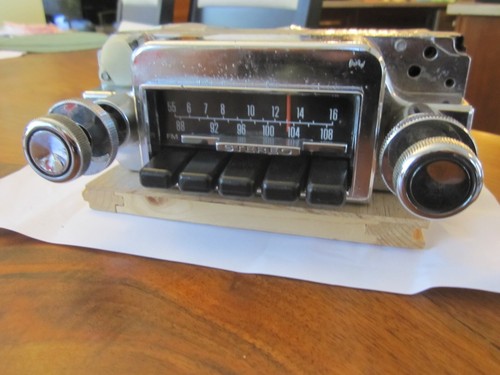 1968/69 Fairlane, Torino am/fm radio-F8TBO- serviced-0 duties/tariffs - Picture 3 of 10