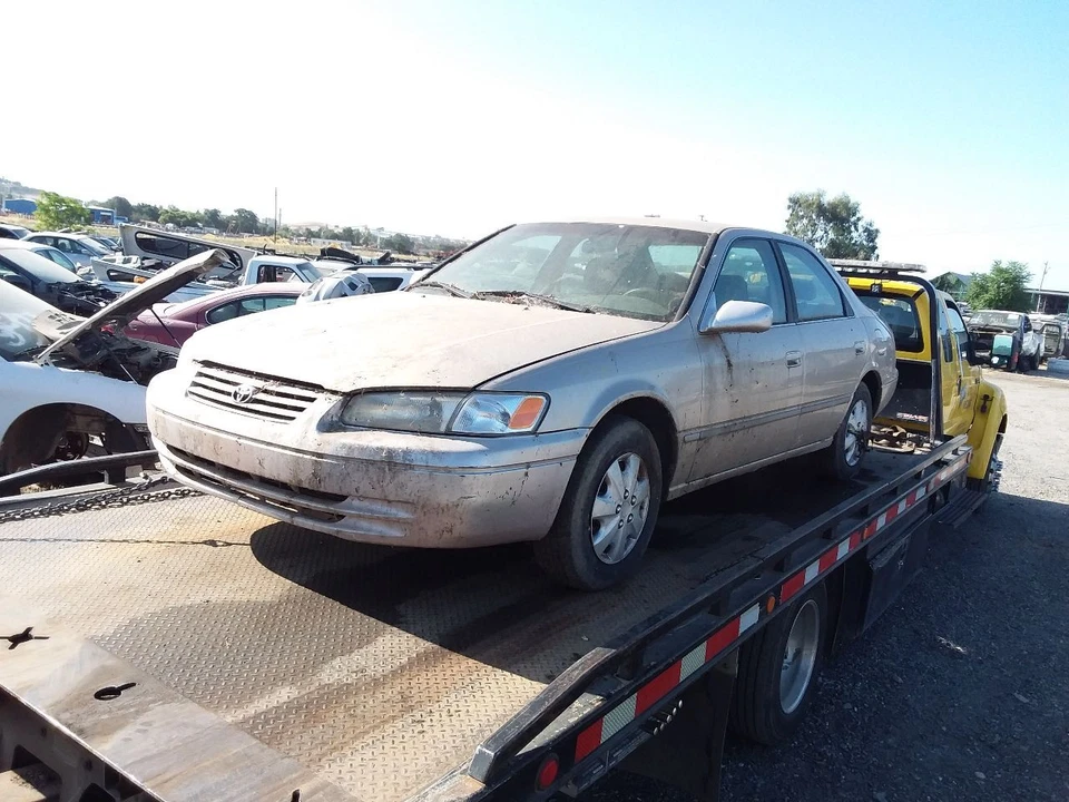 Used Fuel Injection Throttle Body fits: 1997 Toyota Camry 4 cylinder California Foto 4 de 4