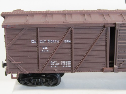 2 Life-Like ho GREAT NORTHERN 40' Outside Braced Wood Side Box Car Sliding Doors - Picture 2 of 14