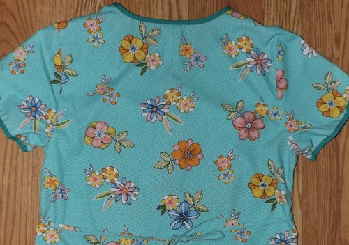 CHEROKEE STUDIO WOMENS SIZE X SMALL FLORAL NURSING MEDICAL DENTAL BLOUSE SCRUBS