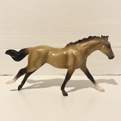 Classic Breyer Horse of the Year 2017 #62118 Bella Buckskin Running Thoroughbred