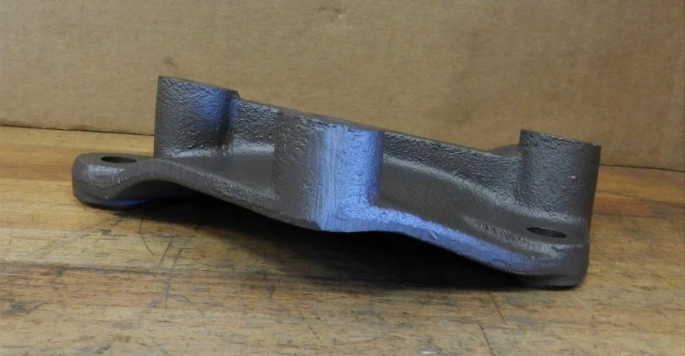 AMC AMX Javelin Rebel 1967-74 usado caja de cambios de dirección soporte de placa de montaje 3171331 Foto 2 de 4