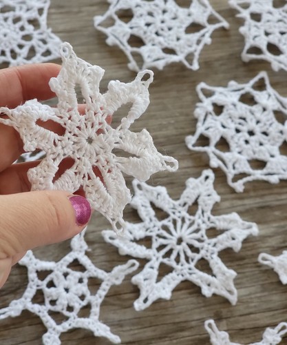 Starched Hand Crochet White Christmas Snowflakes Motifs Doilies Ornaments 3.5" - Picture 2 of 12
