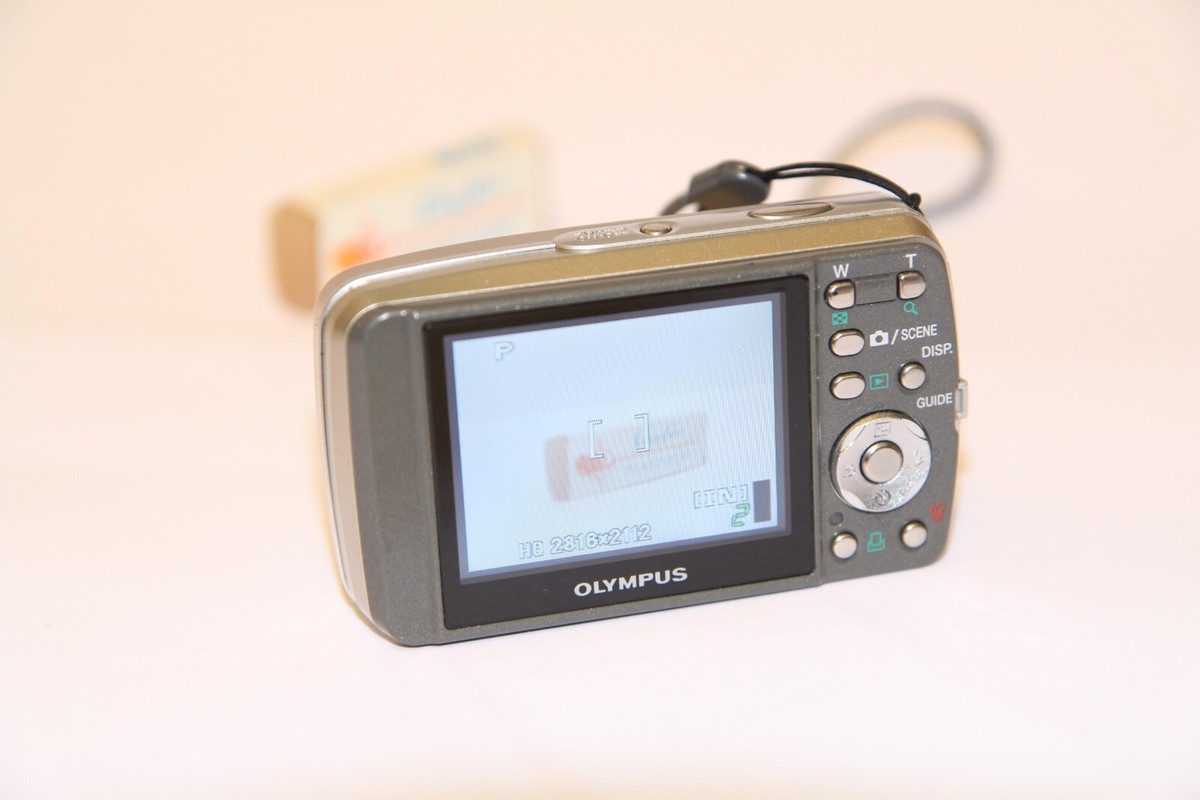 OLYMPUS µ mju Digital 600 All Weather Camera 6.0MP 2.5