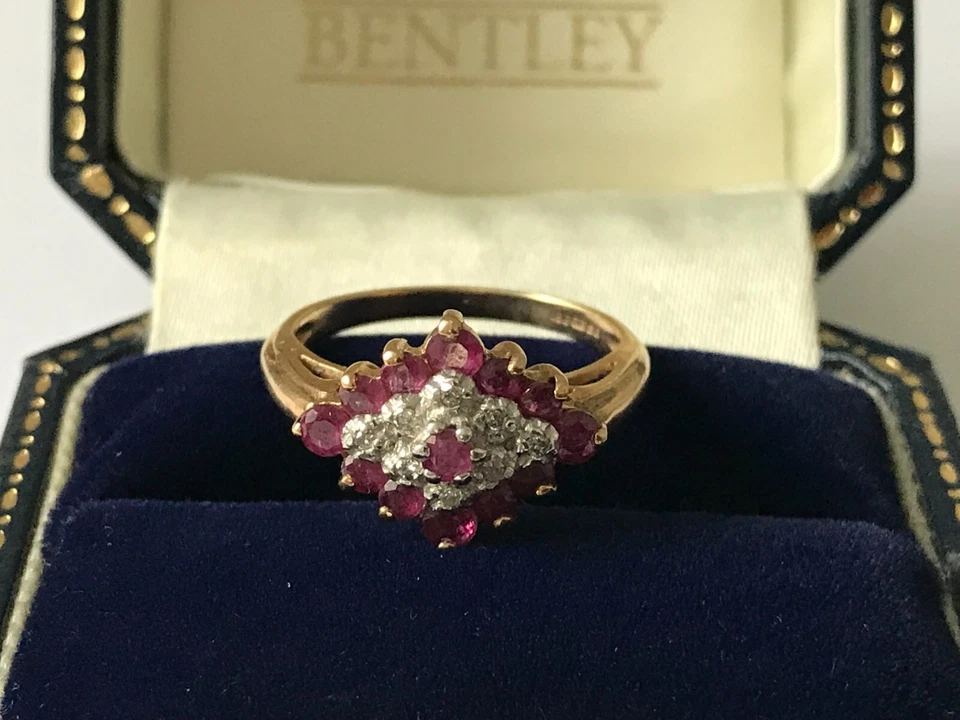 1991 Ruby Diamond Ring 9ct Gold Vintage Ruby Diamond Cluster Ring Size M - Image 4 of 4