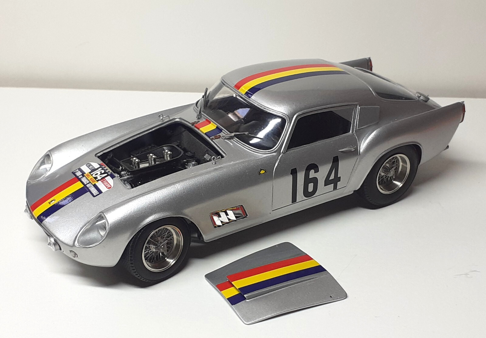 Ferrari 250GT Tour de France 1/24 kit MFH monté pour vitrine salon