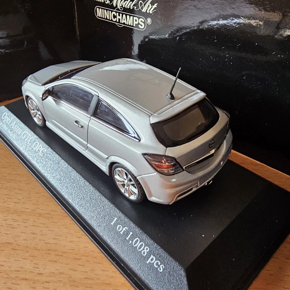 Minichamps 1:43 Opel Astra H OPC GTC Mk5 Silver Model Car 400045220 Vauxhall VXR - Image 3 of 4