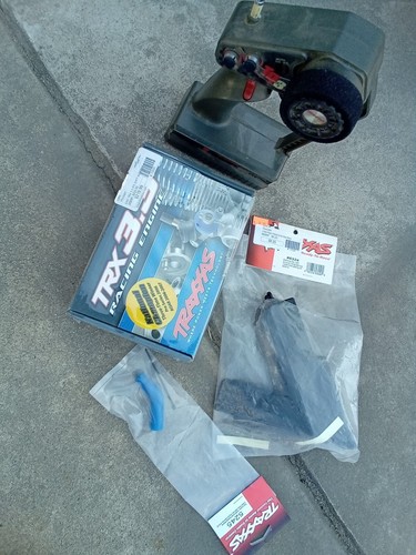 USED TRAXXAS REVO 3.3 NEW ENGINE WITH REMOTE READ DESCRIPTION - Picture 10 of 13