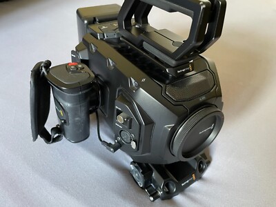 Blackmagic URSA Mini 4.6K EF Kit (inklusive Zubehörpaket)