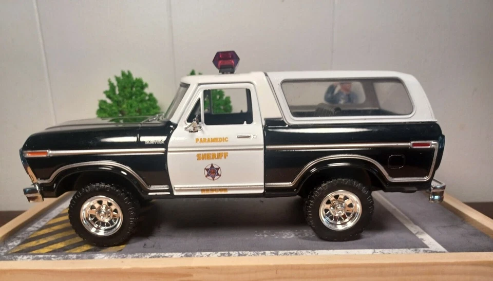 1978 MotorMax масштаб 1/24 Ford Bronco округ Лос-Анджелес шериф фельдшер спасение - Изображение 3 из 4