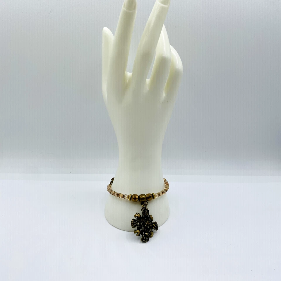 Pulsera de alambre con cuentas rubor Lenny & Eva Sentiments con cierres de latón y cruz celta Foto 2 de 4