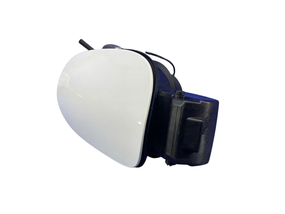 2017-2023 PORSCHE PANAMERA REAR FUEL TANK HOUSING DOOR LID W/ GAS CAP WHITE (0Q) - Image 4 of 4