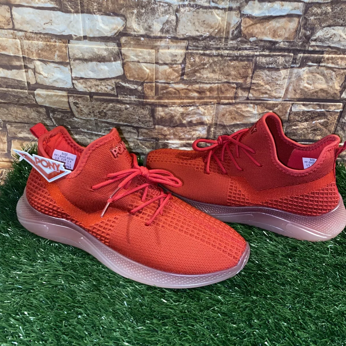 Red running hotsell shoes mens