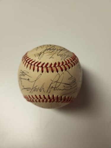 San Francisco Giants 1982 Team Signed by 21 Frank Robinson Autograph Baseball - Picture 1 of 4