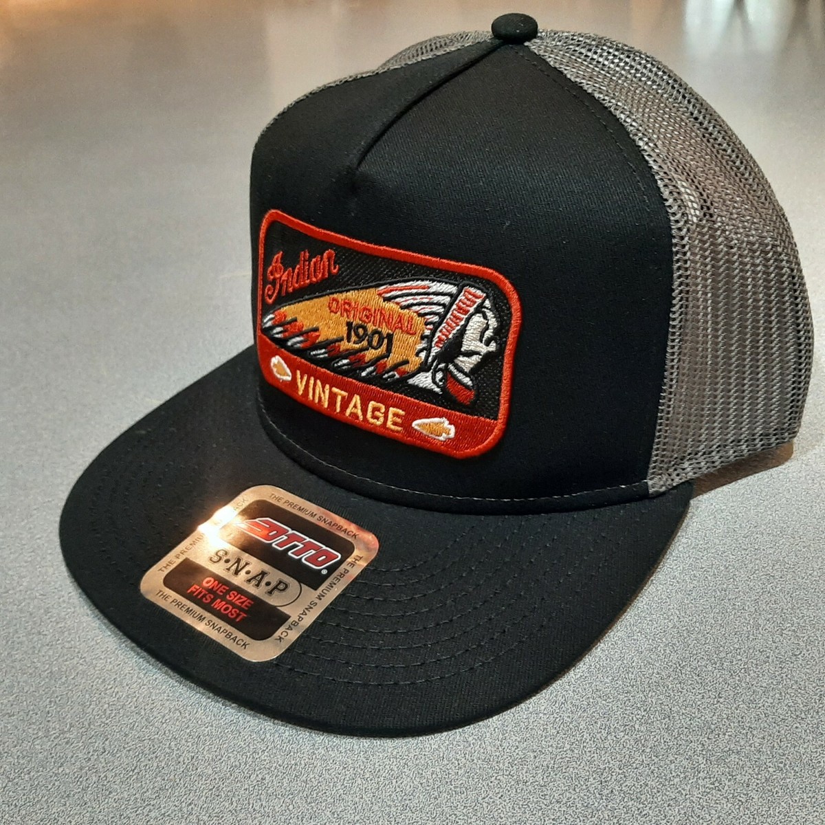 atomos　Cherry tracker mesh cap Cherry Los Angeles - Printed Shell and Mesh Trucker Hat