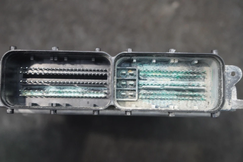 Módulo de control informático del motor V12 HY53-12A650-AA Aston Martin DB11 2017 *Nota* Foto 3 de 4