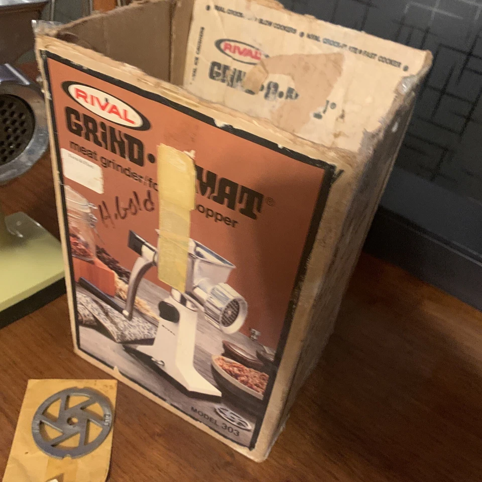 Rival 303 Grind-O-Mat Molinillo/Picadora de Alimentos Cosecha Oro Completo con Caja de Succión Foto 3 de 4