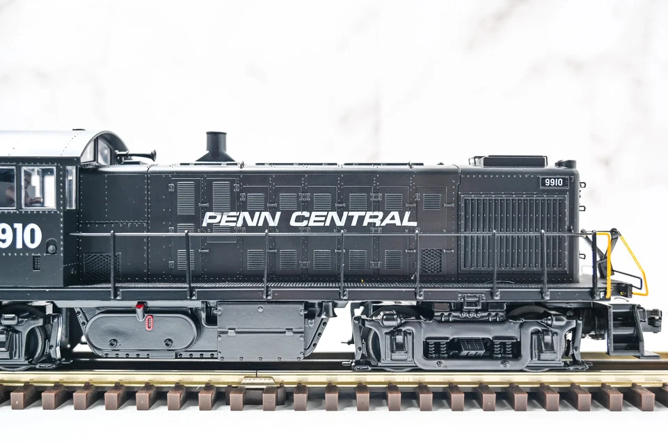 MTH RailKing Penn Central Alco RS 1 Diesel Engine | RailKing | O Scale - Image 3 of 4