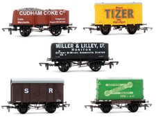 AIRFIX GMR/DAPOL 'OO' GAUGE RAKE OF 5 BOX VAN/CONFLAT/7 PLANK/5 PLANK WAGONS
