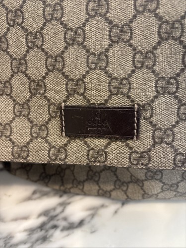 Gucci GG SUPREME MEDIUM DIAPER BAG - Picture 8 of 9