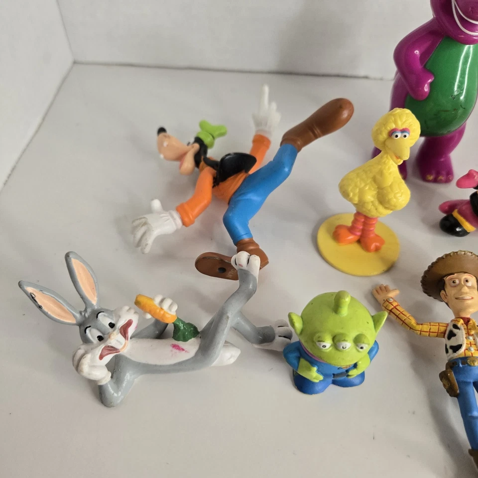 Винтажный лот из 11 пластиковых фигурок из ПВХ Barney Disney Toy Story жуки кролик смешанные - Изображение 2 из 4