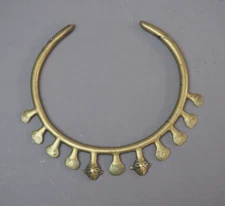 FINE ANTIQUE NAGA NAGALAND NORTH EAST INDIAN SOLID BRASS NECK TORQUE HEADHUNTERS