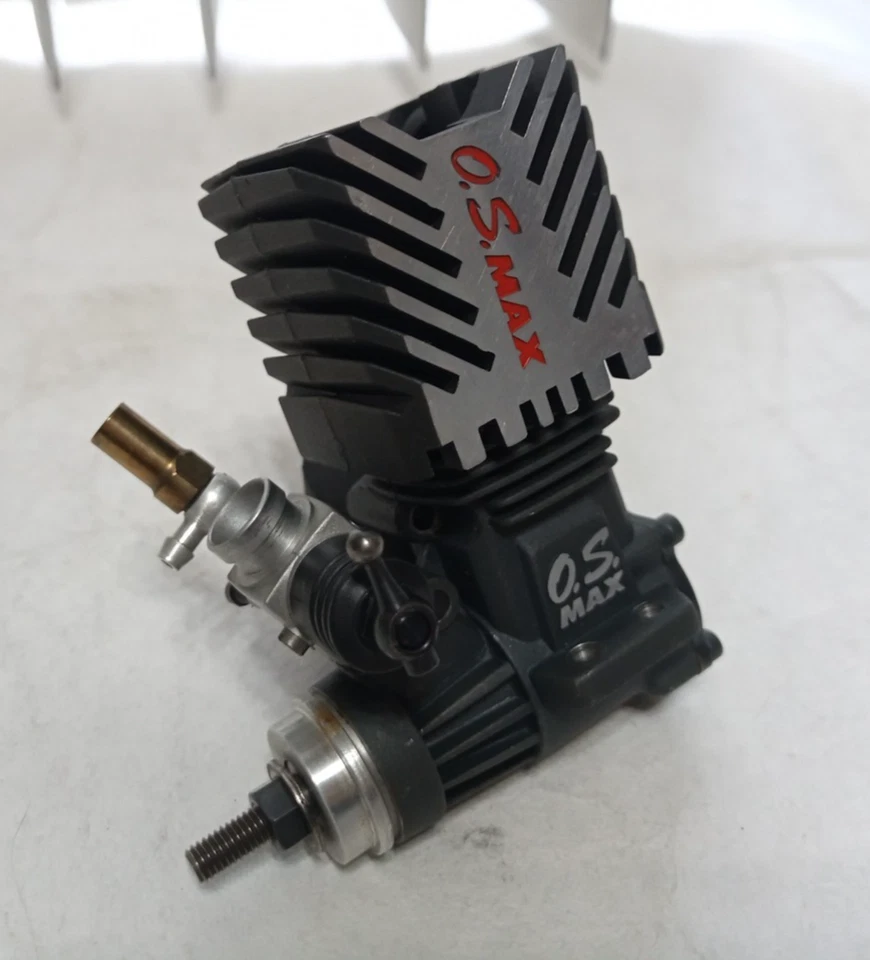 O.S. Radio commande OS moteur MAX 12CV article d'occasion noir - Photo 3/4