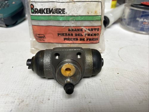 Wheel Cylinder: Bendix 34054 Wagner F129443 Raybestos WC 37855 - Picture 2 of 3