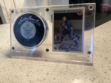 bobby baun signed puck and card in case- case shows wear see all pics