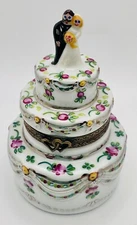 Limoges France Wedding Cake Bride & Groom Numbered 257/ 750 Limited Trinket Box