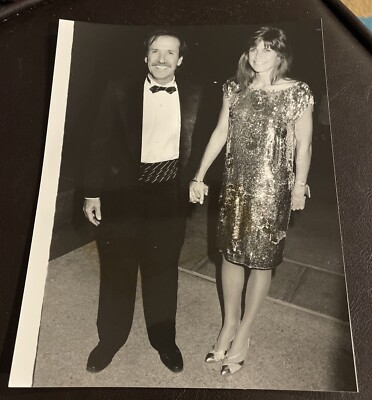 Sonny Bono, Mary Bono Vintage 7x9 Press Photo 1989 #3-11