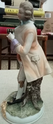 statuina in ceramica Capodimonte suonatore-marchio N sormontata da corona - Picture 3 of 12