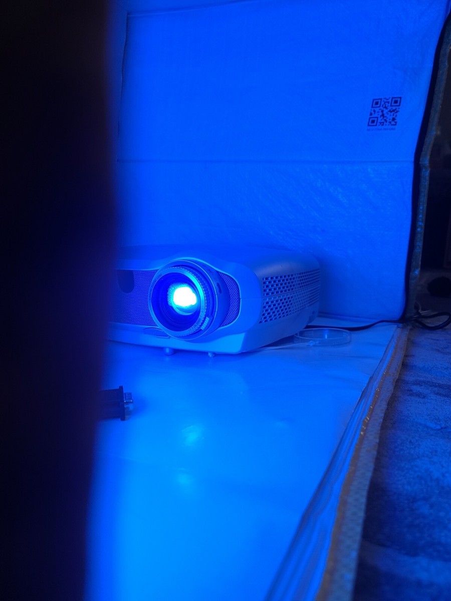 Canon LV-7255 3LCD Projector 2500 Lumens 32 Lamps Hours