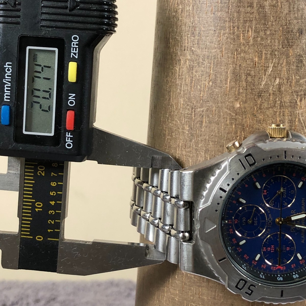 Vtg Pulsar Men N945-6A10 Chronograph Silver Tone Quartz Analog