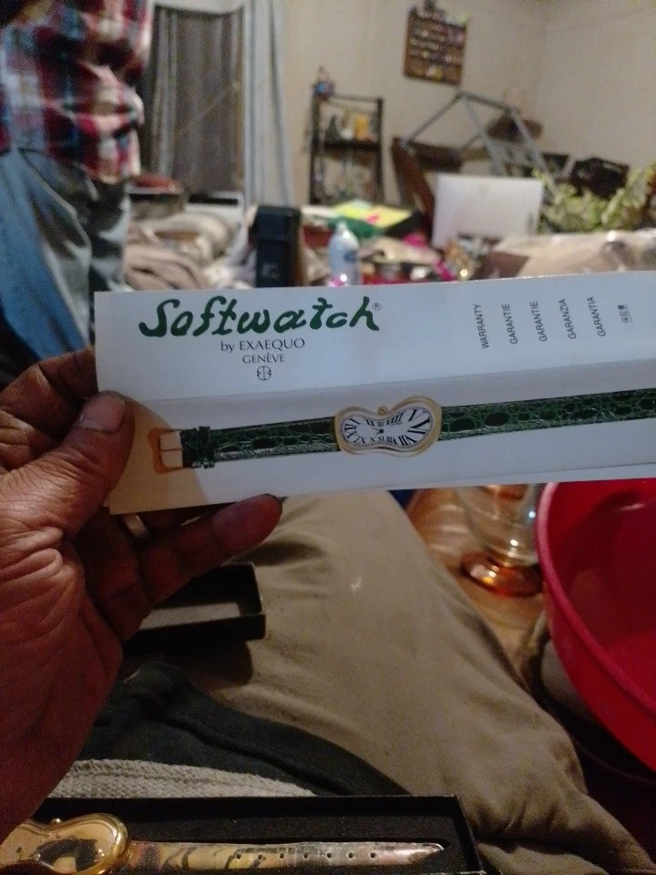 Salvador Dali Softwatch By Exaequo Geneve Melting Watch 92009 Box manual - Image 4 of 4