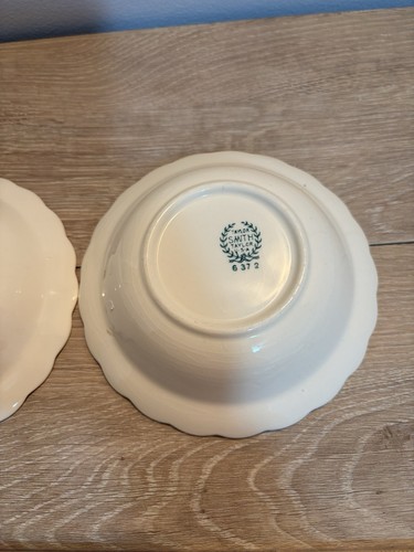 Vintage Smith Taylor Small Bowls, Gold Rim Rose Floral Pattern. 2, 5 Inch Bowls - Picture 6 of 8