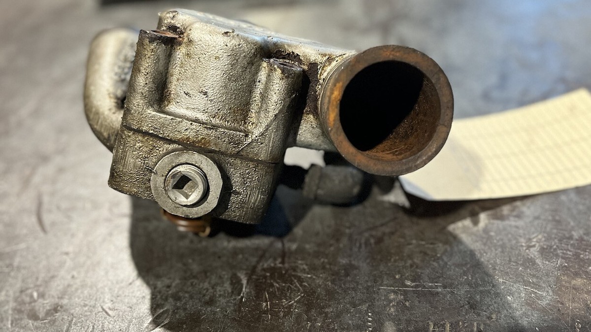 Detroit Diesel Elbow Water Outlet Thermostat 5146054 8926799 | eBay