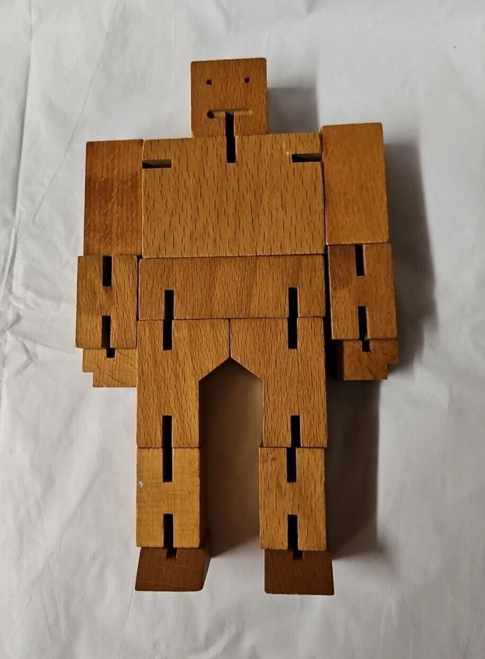 Robot de madera articulado David Weeks Studio Areaware Cubebot 2013 Foto 2 de 4