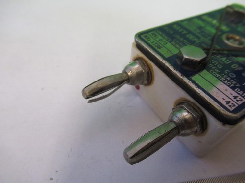 RCA NAVY CERAMIC ANTIQUE QUARTZ CRYSTAL FREQUENCY CONTROL AS PICTURED Z6-A-79 - Picture 12 of 13