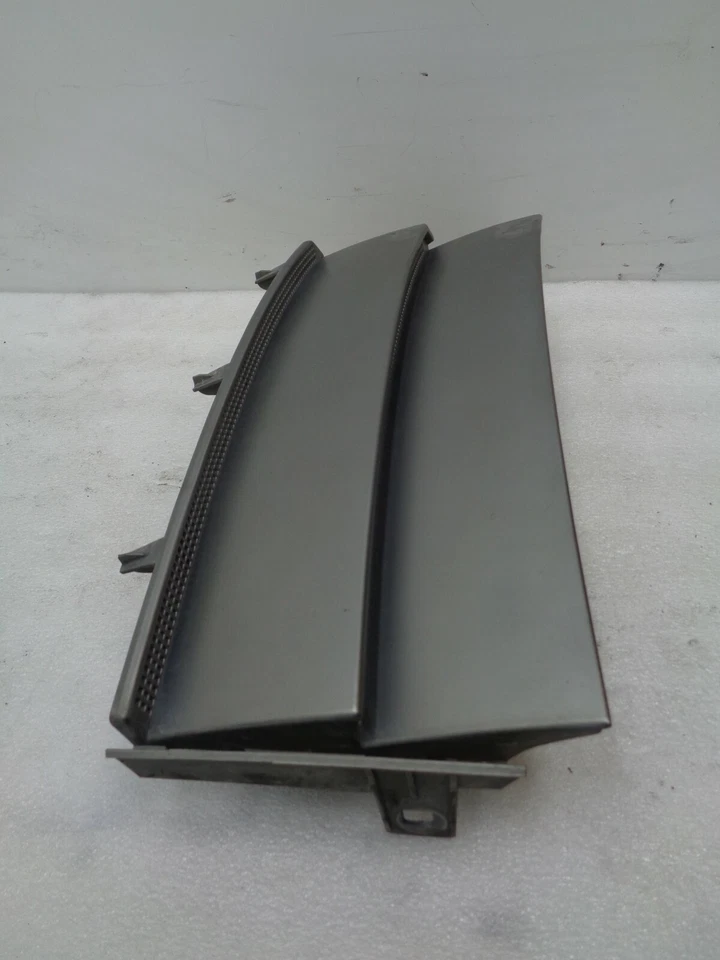 2003-2005 Land Rover Range Rover Front Left Fender Grille Vent OEM AK2111221 - Image 4 of 4
